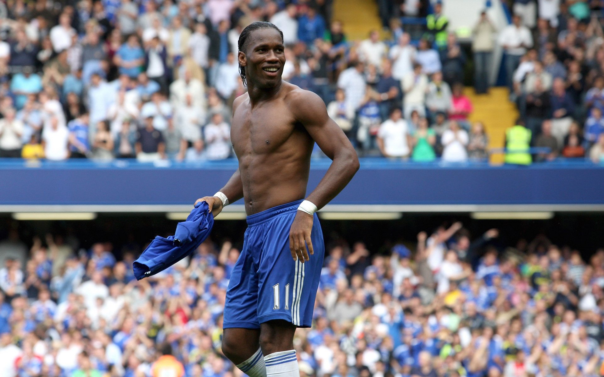 未来“足球巨星”在欧冠舞台崭露锋芒,足球未来十大巨星