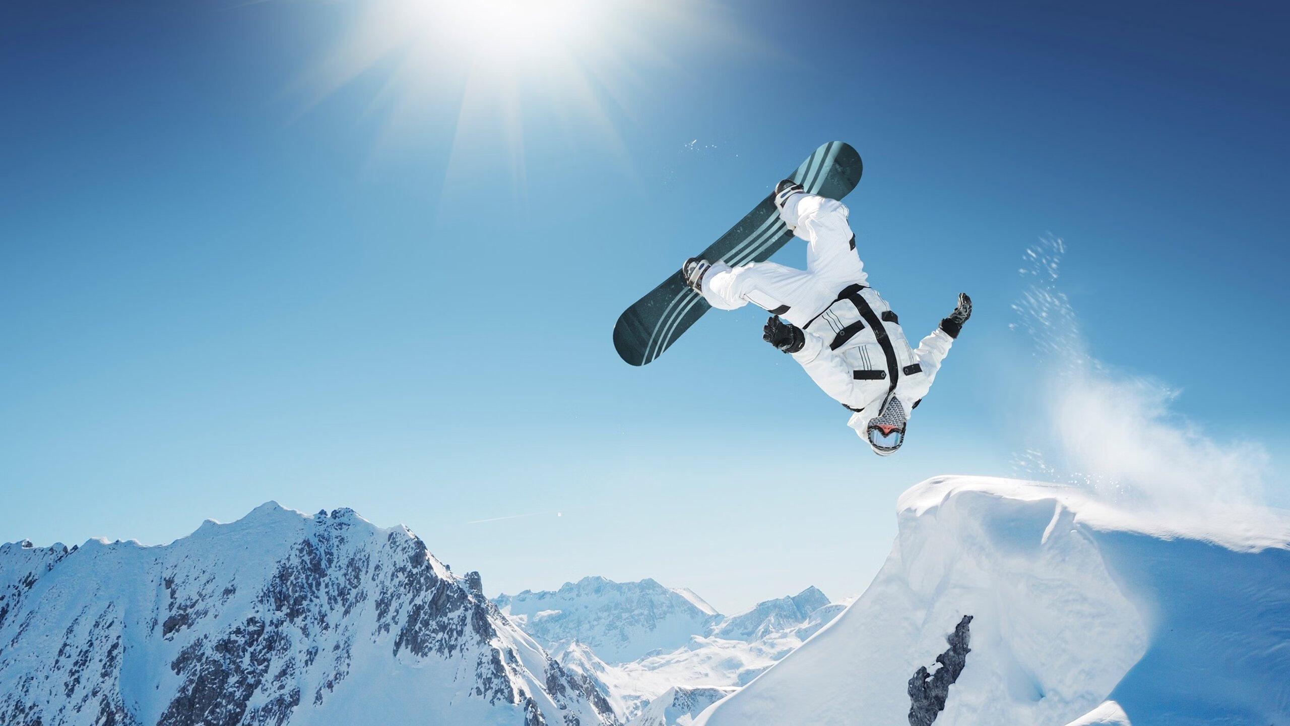 达米恩·麦肯齐：他是全黑队背后进攻的支点，每次传球都充满威胁